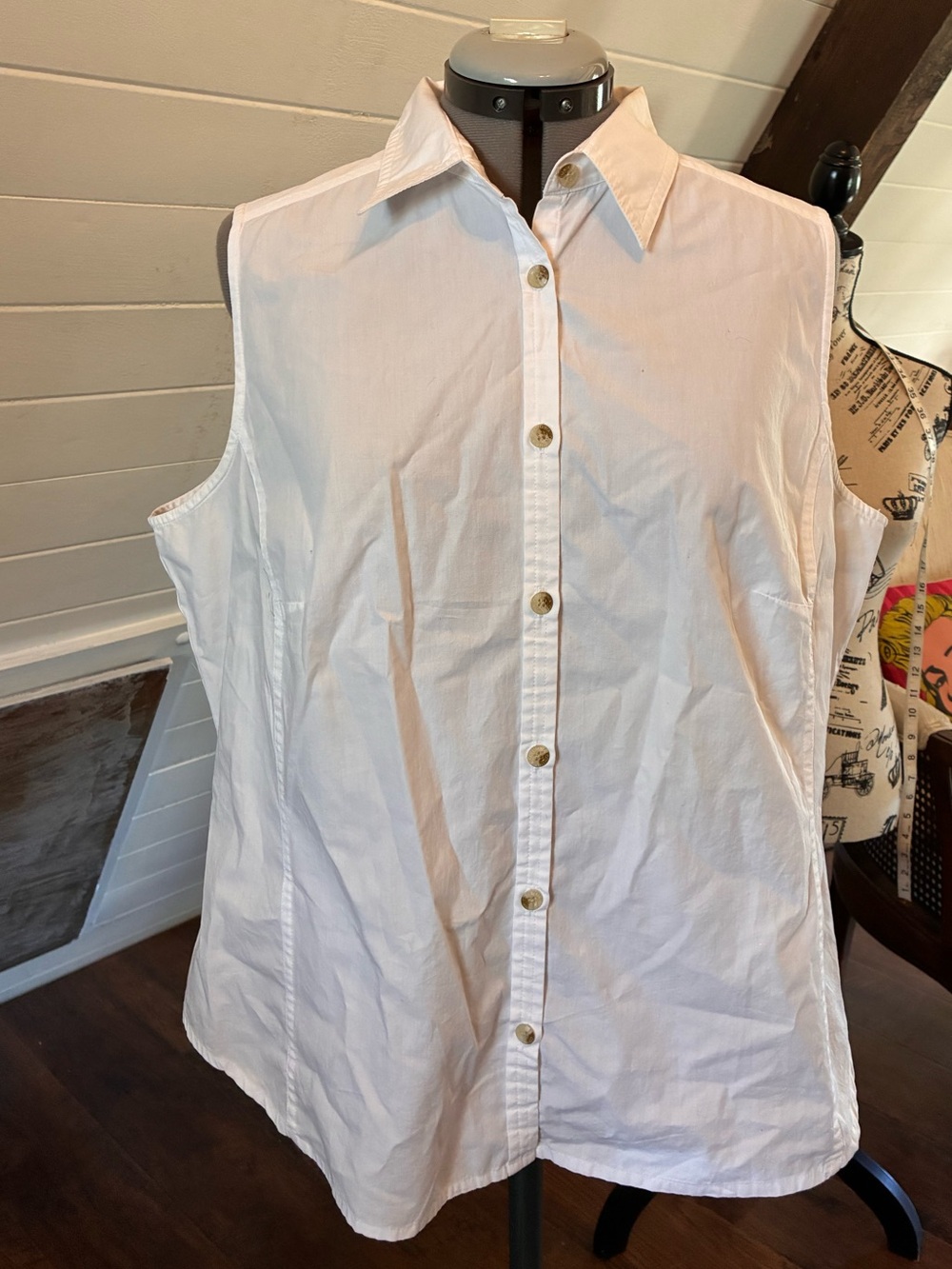 Columbia Classic Sleeveless Button-Up Shirt - White 100% Cotton